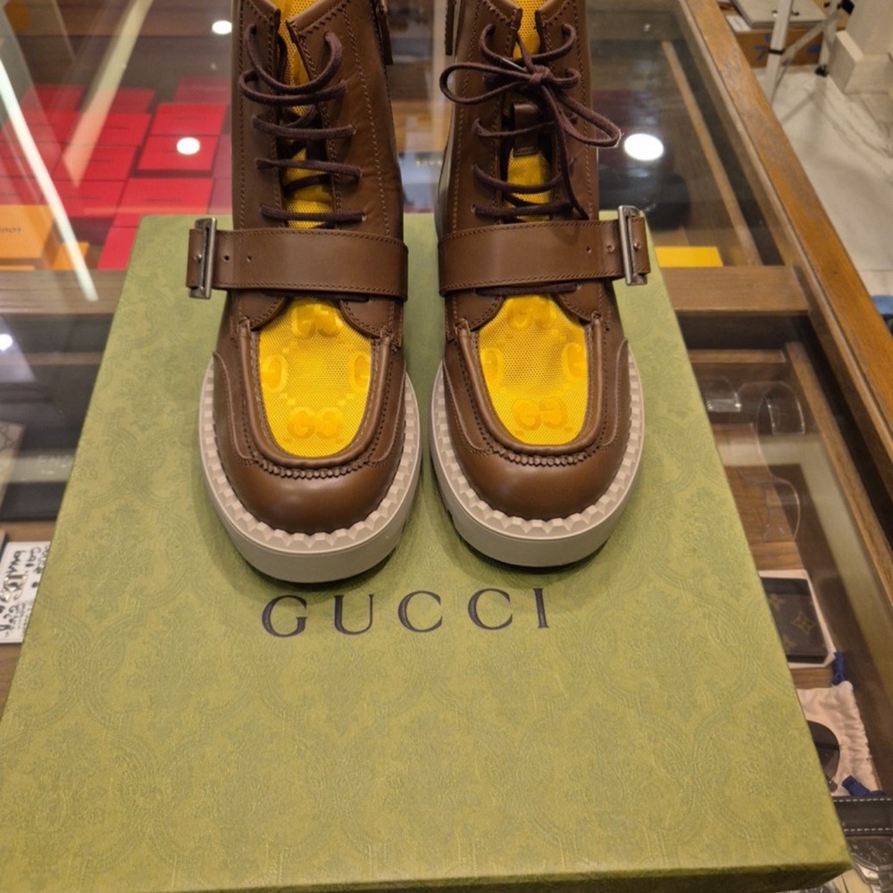 Gucci Brown gold toe boots